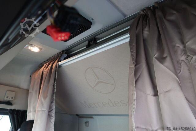 Truck with box body Mercedes-Benz 2545 L