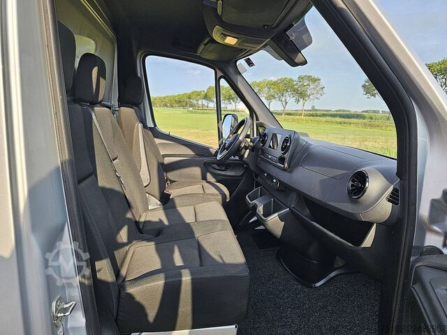 Suitcase MERCEDES-BENZ SPRINTER 317 Bakwagen Laadklep!