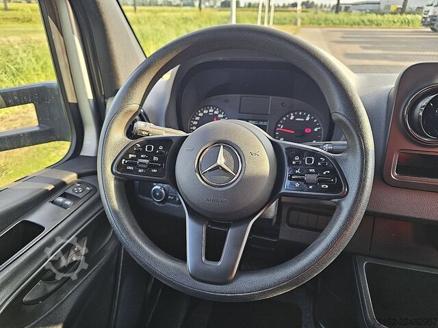 Suitcase MERCEDES-BENZ SPRINTER 317 Bakwagen Laadklep!