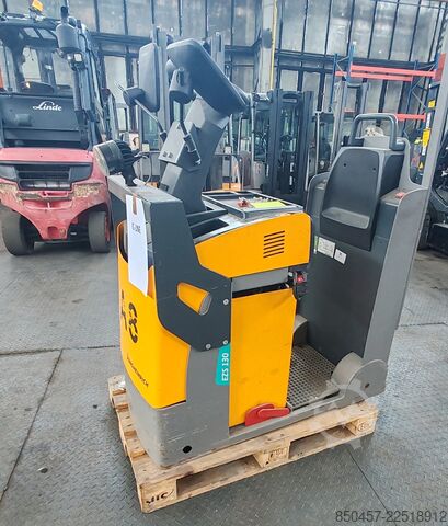 Tow Tugs Jungheinrich EZS130 defect