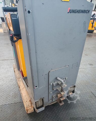 Tow Tugs Jungheinrich EZS130 defect