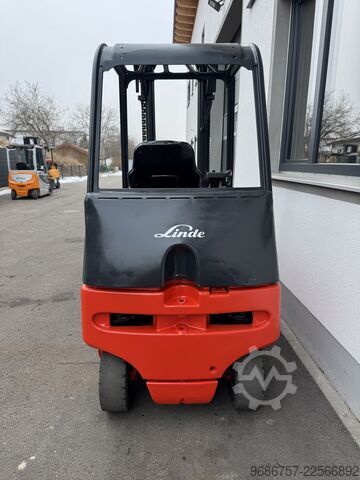 Forklift Linde E20-02