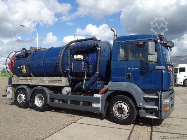 Saugfahrzeug MAN TGA 26.320 VACUUM/PERS TANKWAGEN