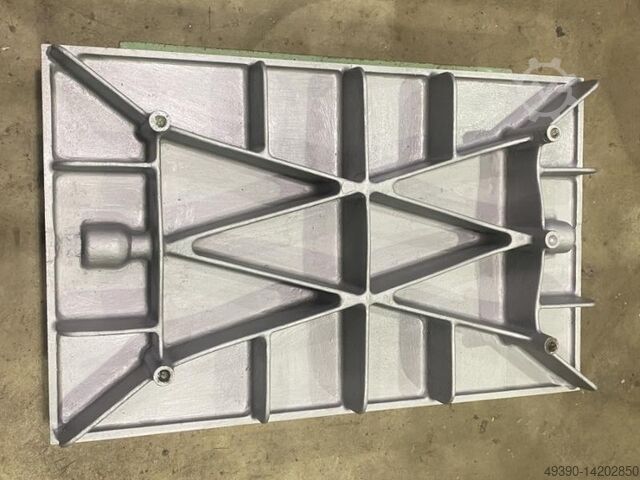 Steel or grey cast iron straightening and welding plate, heavily ribbed, cast plate, heavy straighte  1600x1000