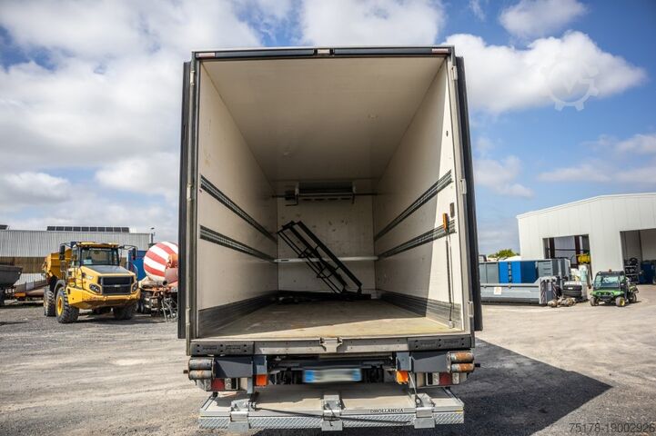 Refrigerated/freezer transport CHEREAU CHEREAU+CARRIER+DHOLLANDIA 2.5 T.