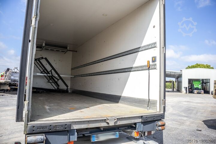 Refrigerated/freezer transport CHEREAU CHEREAU+CARRIER+DHOLLANDIA 2.5 T.