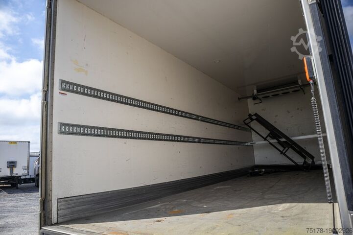 Refrigerated/freezer transport CHEREAU CHEREAU+CARRIER+DHOLLANDIA 2.5 T.