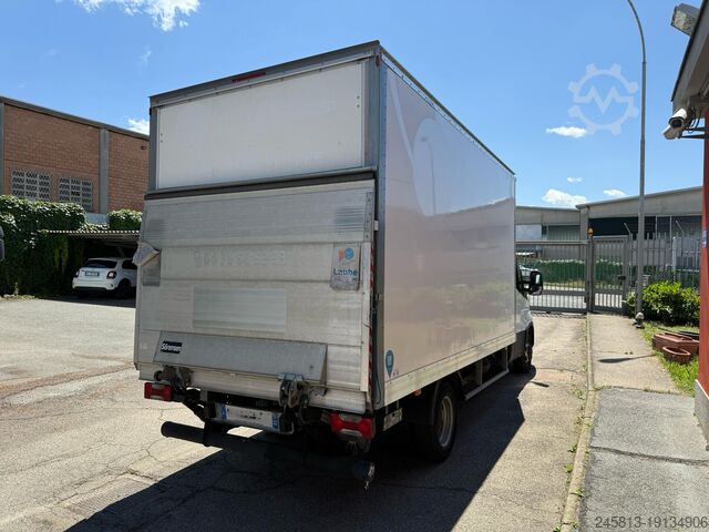 Geschlossener Lieferwagen Iveco Daily 35-160