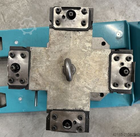Cross tooling column with Gressel GRESSEL 400 x 400
