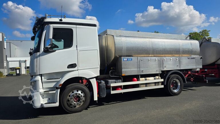 LKW mit Tankaufbau Mercedes Benz Actros 1846 4x2