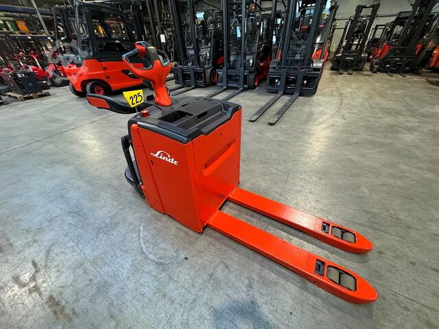Electric pallet truck with platform, 3050 operating hours Linde T 20AP