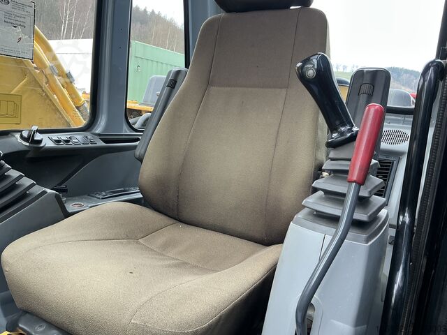 Kettenbagger New Holland Kobelco E215