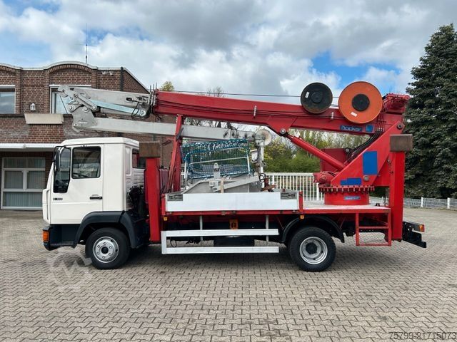 Truck-mounted crane van MAN 8-163 mit Böcker AK27-1000 Dachdeckerkran 4x2