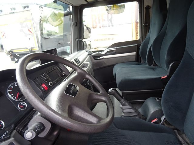 LKW mit Getränkeaufbau MAN 12.220 TGL*6,2 m Schwenkwand*LBW*2x AHK*B/L*TOP!