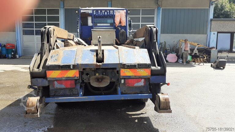 Skip loader truck MAN TGA 26.390 Absetzkipper Hyvalift 6x2 E4