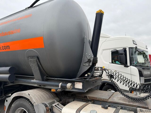 Silo semitrailer KÄSSBOHRER SSK Kippsilo 40m³