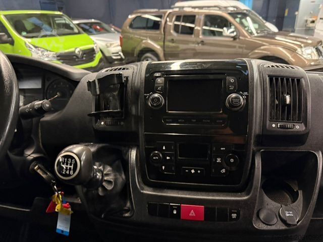 Tipper van PEUGEOT Boxer DoKa 3 Seiten Kipper Klima AHK 3,0T 2.Hand