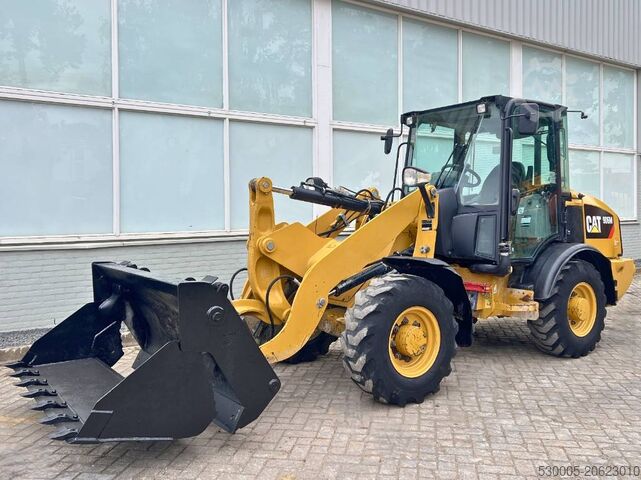 Wheel loader CAT 906 M     2016