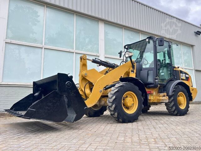 Wheel loader CAT 906 M     2016