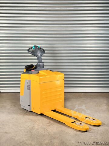 No pallet truck driver Jungheinrich ERE 125 - Service Neu - 2049Std. - Batterie 80%