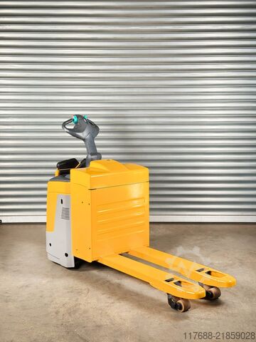 No pallet truck driver Jungheinrich ERE 125 - Service Neu - 2049Std. - Batterie 80%