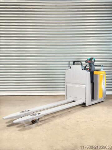 Horizontal order picker Jungheinrich ECE 225 - Service Neu - 2.400 Gabeln -Batterie 85%