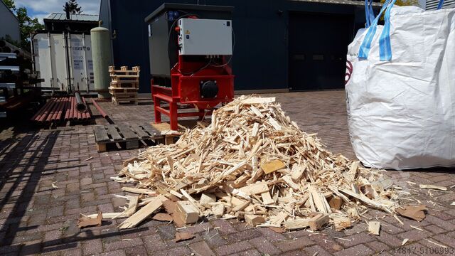 Pre shredder Woodshredder Palletbreaker LUMAGO D.S.C. Dutch Shredder Company PYTHON 1300