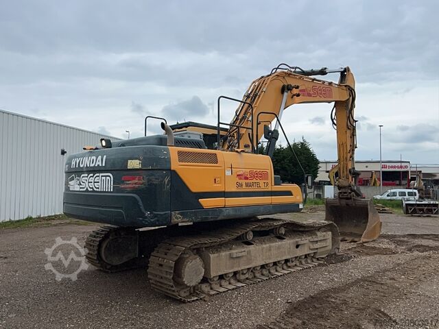Kettenbagger Hyundai HX300 NL with a bucket