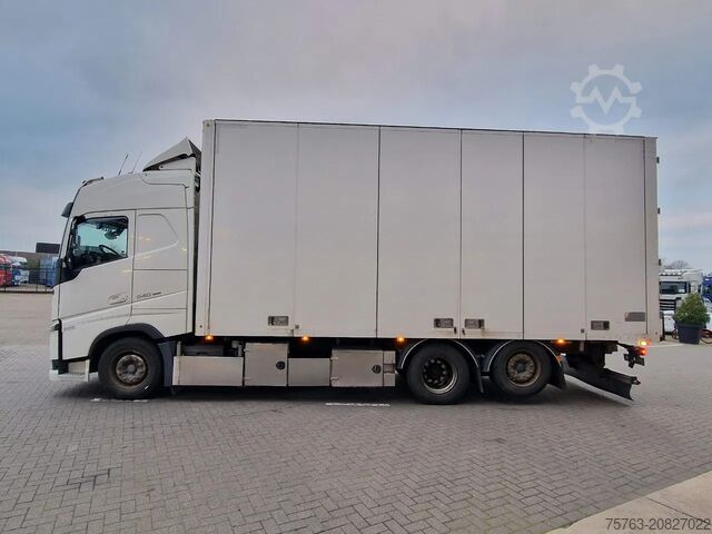Koffer Volvo FH 13.540 Globetrotter 6x2 - Closed box with si...