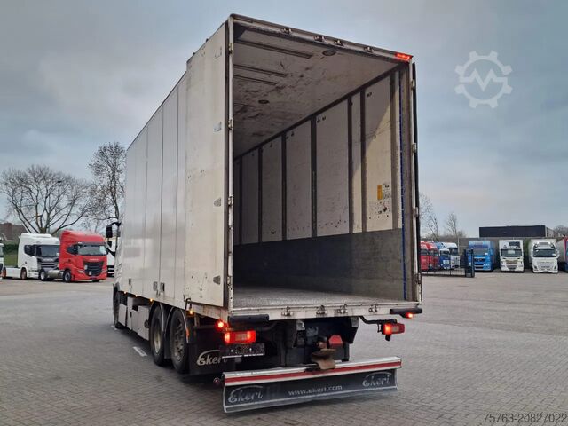 Koffer Volvo FH 13.540 Globetrotter 6x2 - Closed box with si...