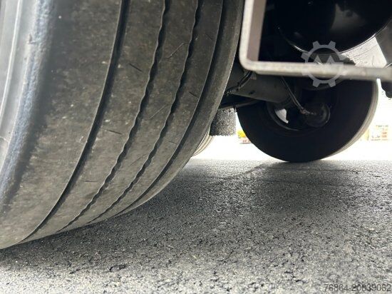 Tieflader-Sattelauflieger SCHMITZ SCB S3B KüHLAUFLIEGER, TK SLXE 400, BLUMENBREITE