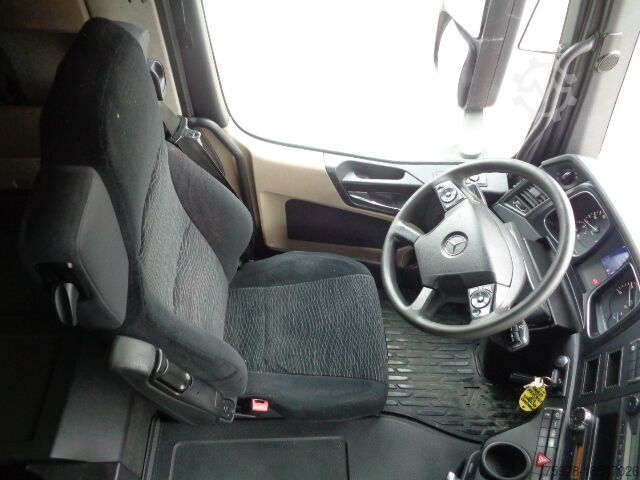 Standard tractor Mercedes-Benz Actros 1843