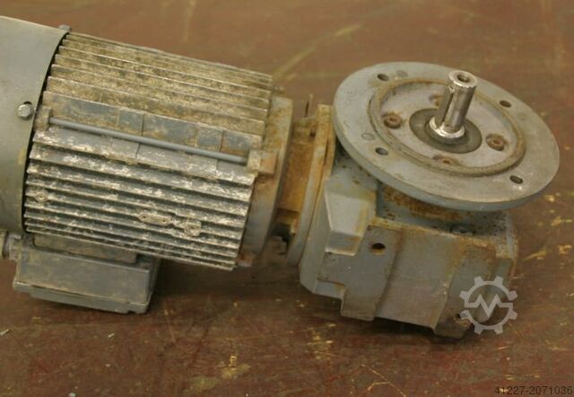 Gear motor 0.55 kW 48 rpm SEW-EURODRIVE SF32 DT80K4