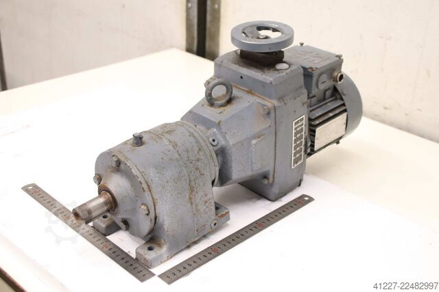 Variable speed geared motor 0.37 kW 8.5-42 rpm SEW-EURODRIVE R40 D16 DT71D4