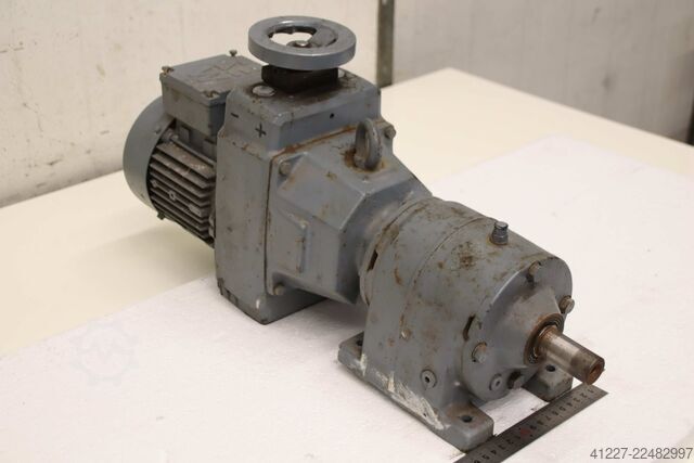 Variable speed geared motor 0.37 kW 8.5-42 rpm SEW-EURODRIVE R40 D16 DT71D4