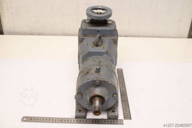 Variable speed geared motor 0.37 kW 8.5-42 rpm SEW-EURODRIVE R40 D16 DT71D4