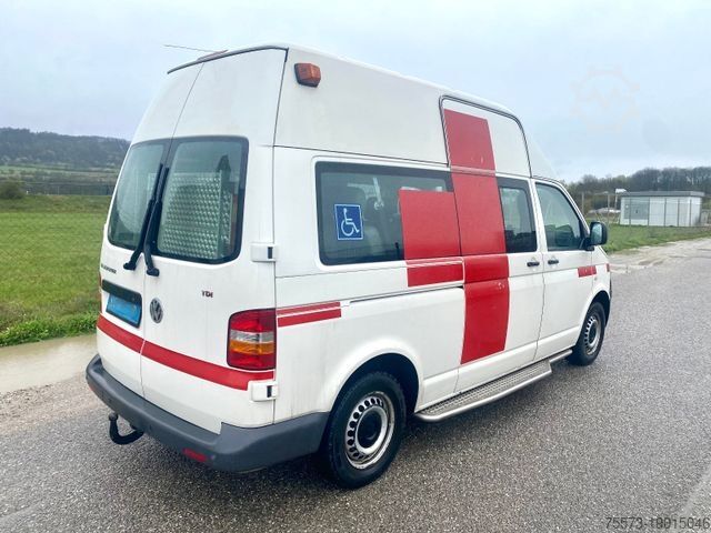 Minibus VOLKSWAGEN VW T5, Rampe.