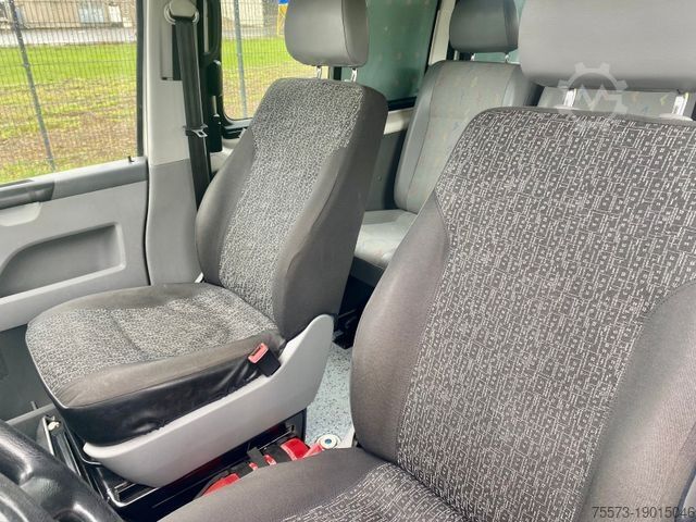 Minibus VOLKSWAGEN VW T5, Rampe.