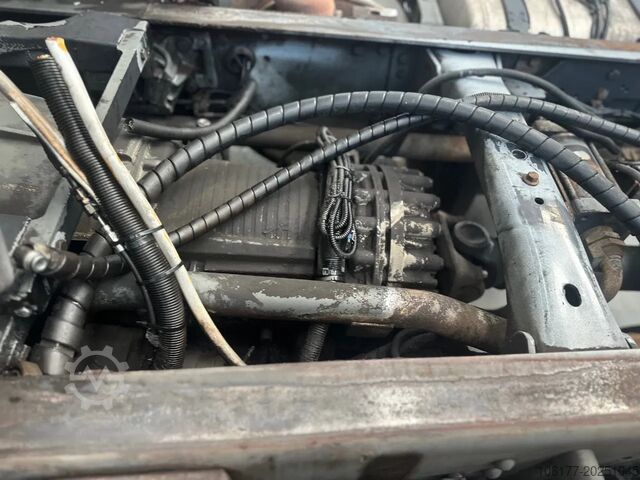 Chassis with cab Scania P230 6X2 / Essieu relevable directionnel / Stuu...
