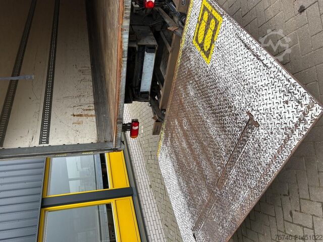 Box body Iveco 120E18 + euro 5 + lift