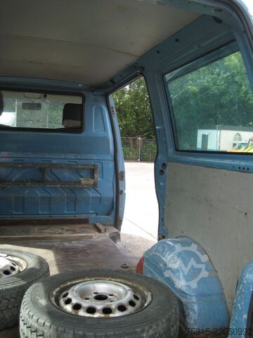 Kleinbus VW T4 2,5 TDI Flügeltüren Dachträger ex9-Sitzer TÜV