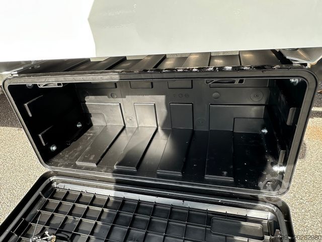 Car carrier van MAXUS Deliver 9 L3 Autotransporter 147Ps