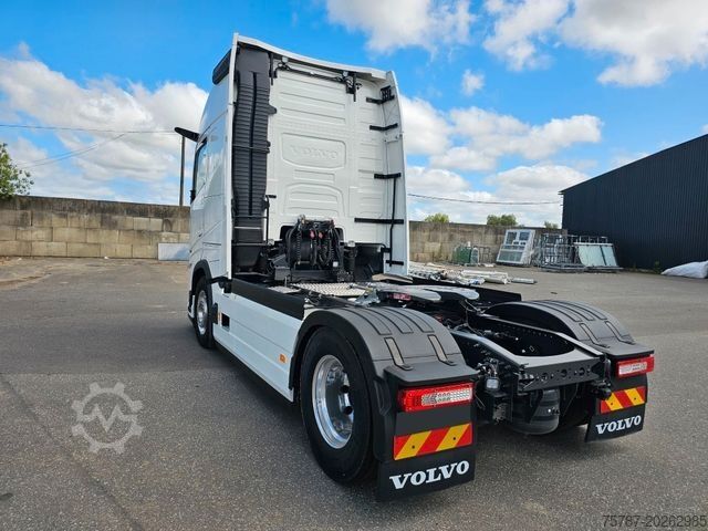 Standard tractor unit VOLVO Volvo 460 neues Modell, full Option, 2 Kreis Hyd