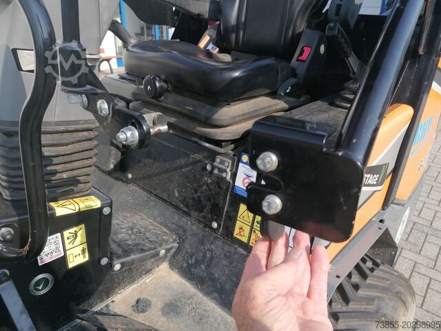 Wheel Loader GIANT G2700 X-tra HD with loader bucket and palletfork