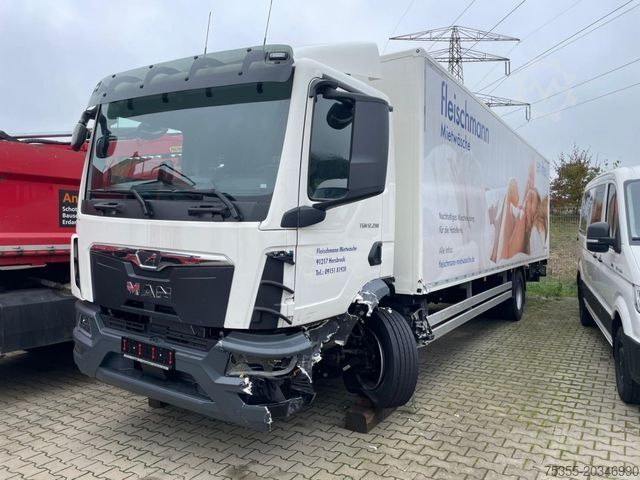 Box truck MAN TGM 12.290 Klimaauto. NAVI 7,9 Koffer+LBW Unfall