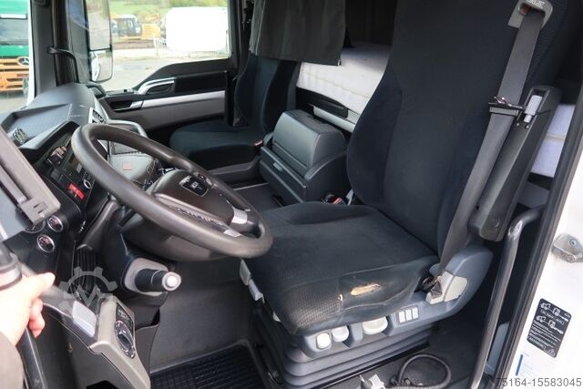 Roll-off tipper truck MAN TGS 26.440 6x2 BL Nachlauflenkachse