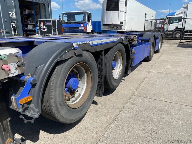 Container transport Broshuis 2Connect 2AKCC / 4 Axles / 3x Steering Axle / 2...