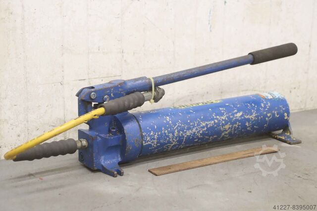 Hand hydraulic pump Enerpac 700/180//H170 mm