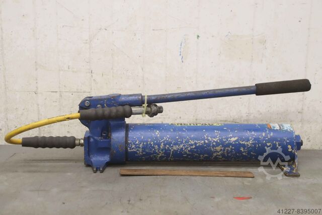 Hand hydraulic pump Enerpac 700/180//H170 mm