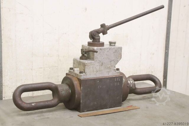 Hydraulic pulling cylinder 50 t Enerpac Hub 150 mm